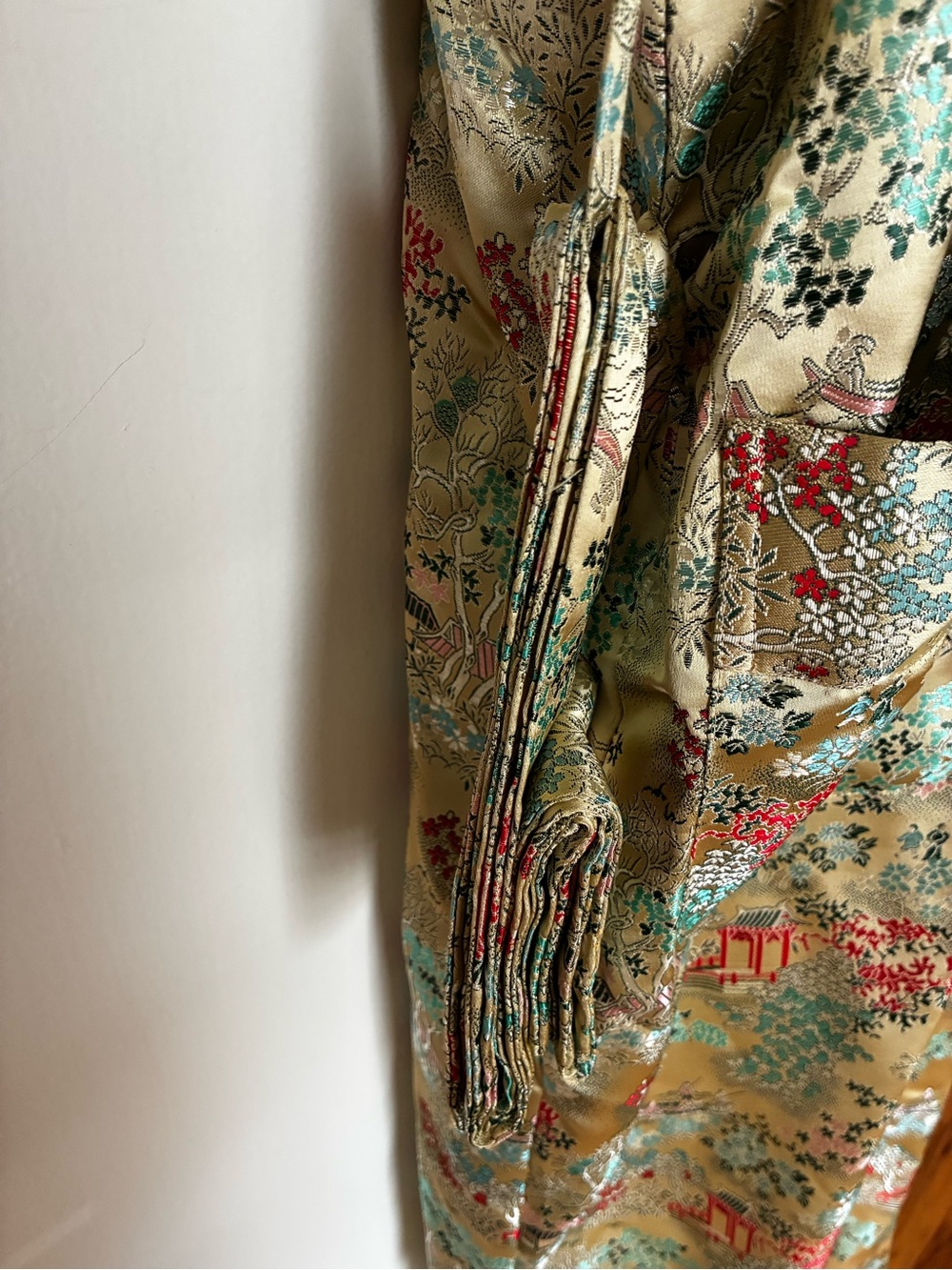 Vintage 1980’s, Hangzhou China 100% Silk Robe, Collector Grade, Original Tags-M - Picture 6 of 14